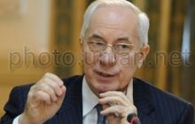 Азаров вважає депутатів двох міськрад спадкоємцями фашистської ідеології