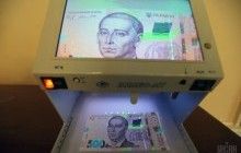 Гривня за день знизилася на 23 копійки – до 26,70 за долар