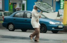 Синоптик розповіла, на які області України налетить штормовий вітер