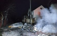 В Киеве фрагменты самолета упали на двухэтажный дом (фото)