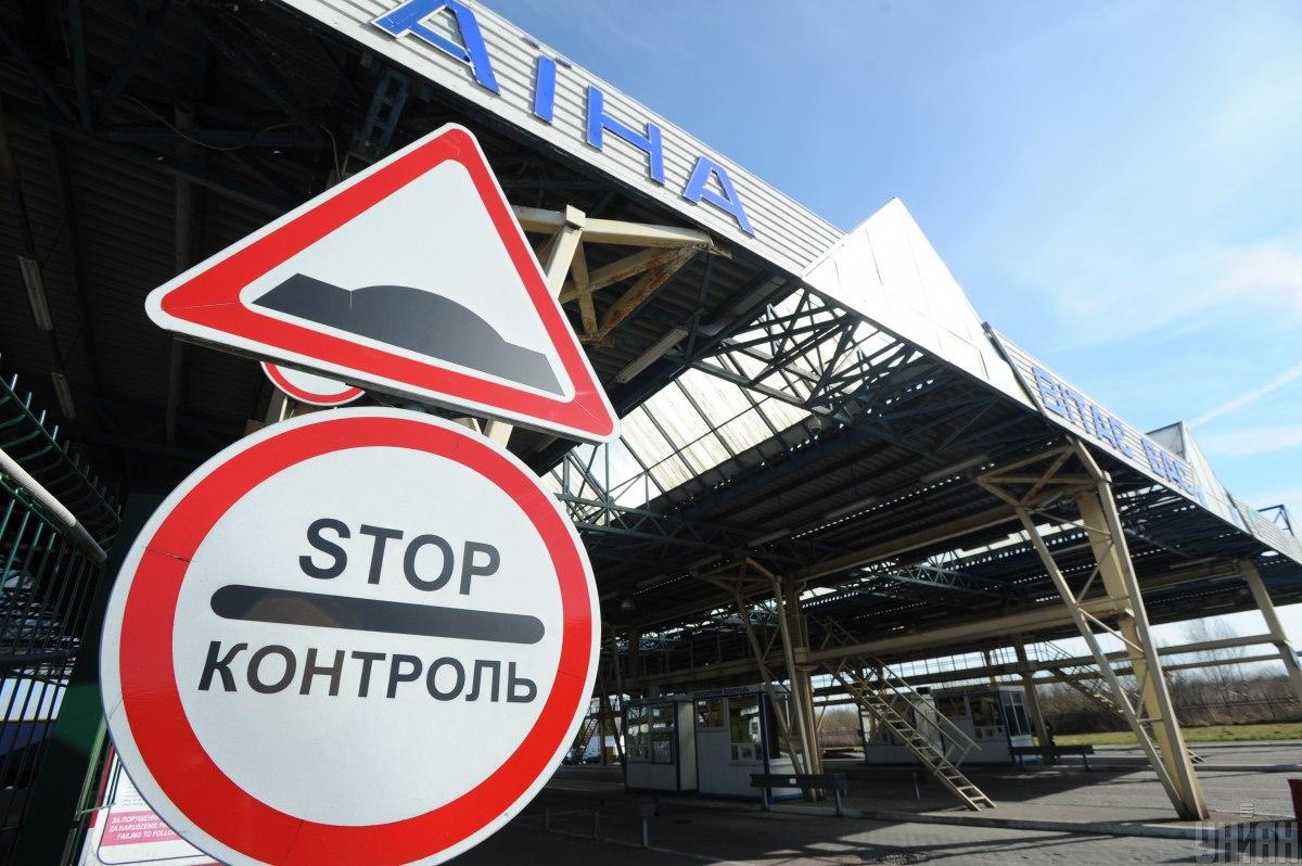 Найбільші черги на "Краківці" та "Ягодині" / фото УНІАН Найбільші черги на "Краківці" та "Ягодині" / фото УНІАН